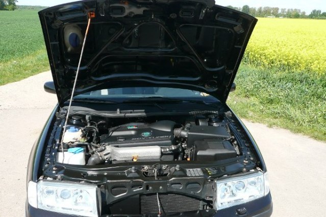 motorraum,aber noch ohen k&amp;n 57i kit