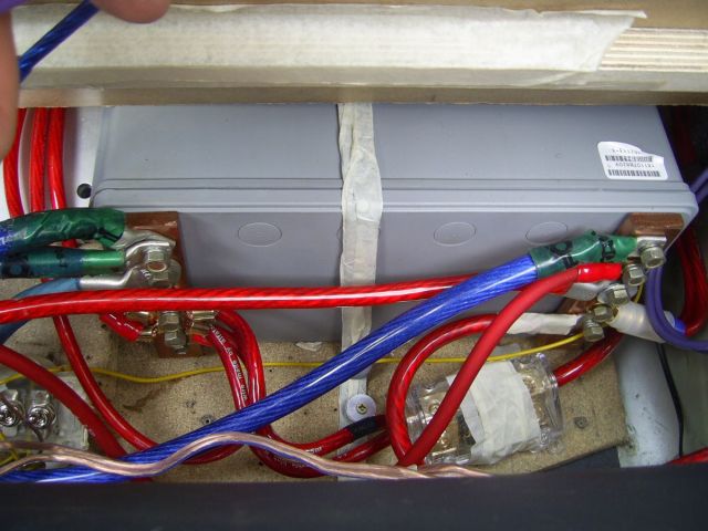 Eine der zwei zusätzlichen Batterien
