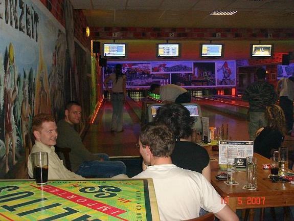 ...und das könnte auf Euch zukommen (Bowling beim letzten Potsdam-Treffen)!